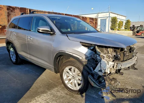 2016 Toyota Highlander Le z USA, uszkodzony, nr VIN 5TDZKRFH8GS183853